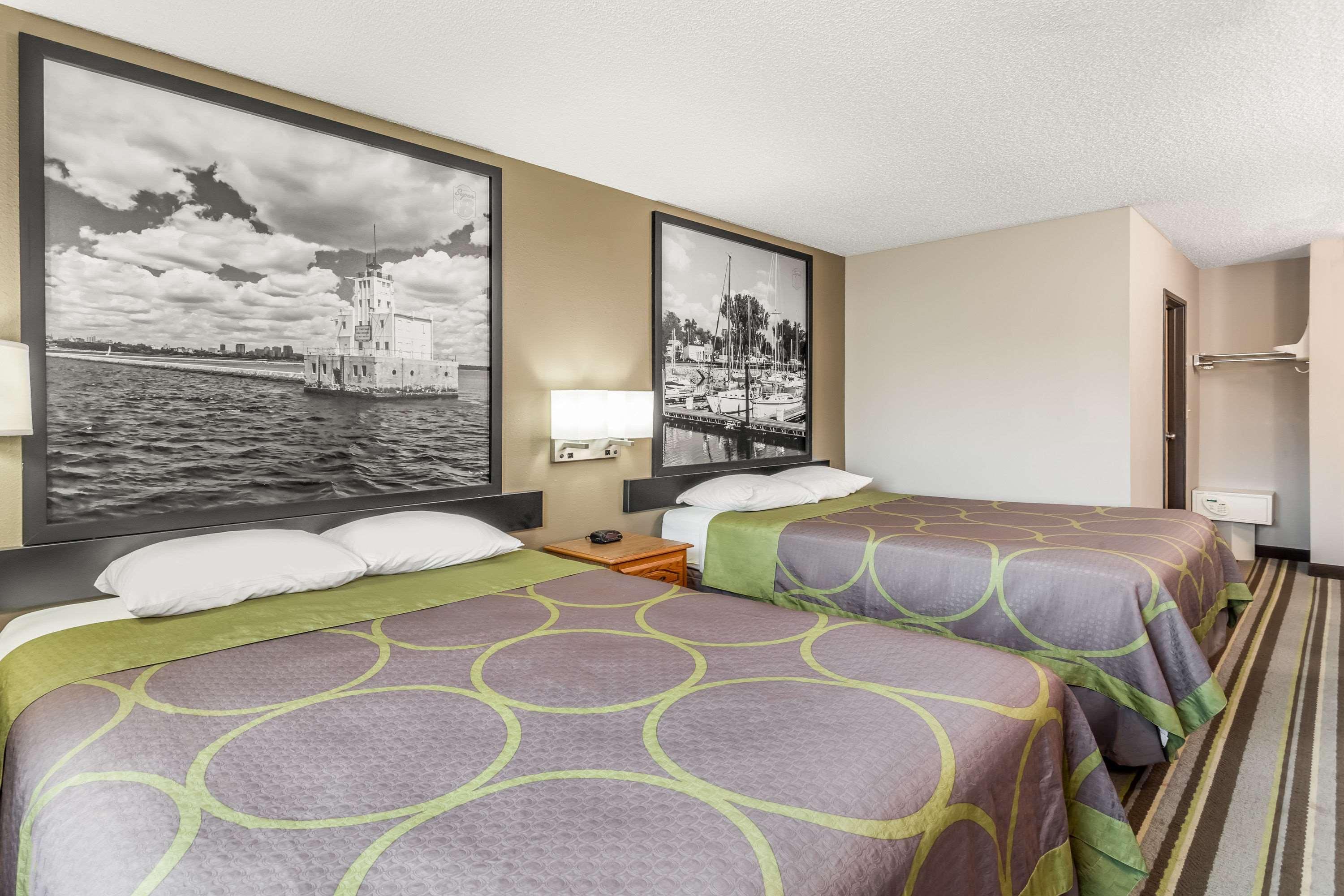 Super 8 By Wyndham Green Bay Near Stadium Luaran gambar