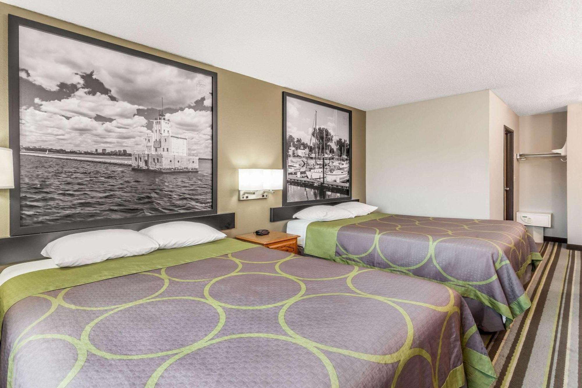 Super 8 By Wyndham Green Bay Near Stadium Luaran gambar