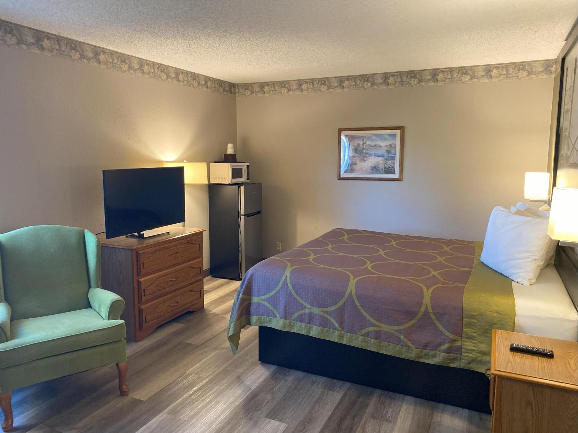 Super 8 By Wyndham Green Bay Near Stadium Luaran gambar