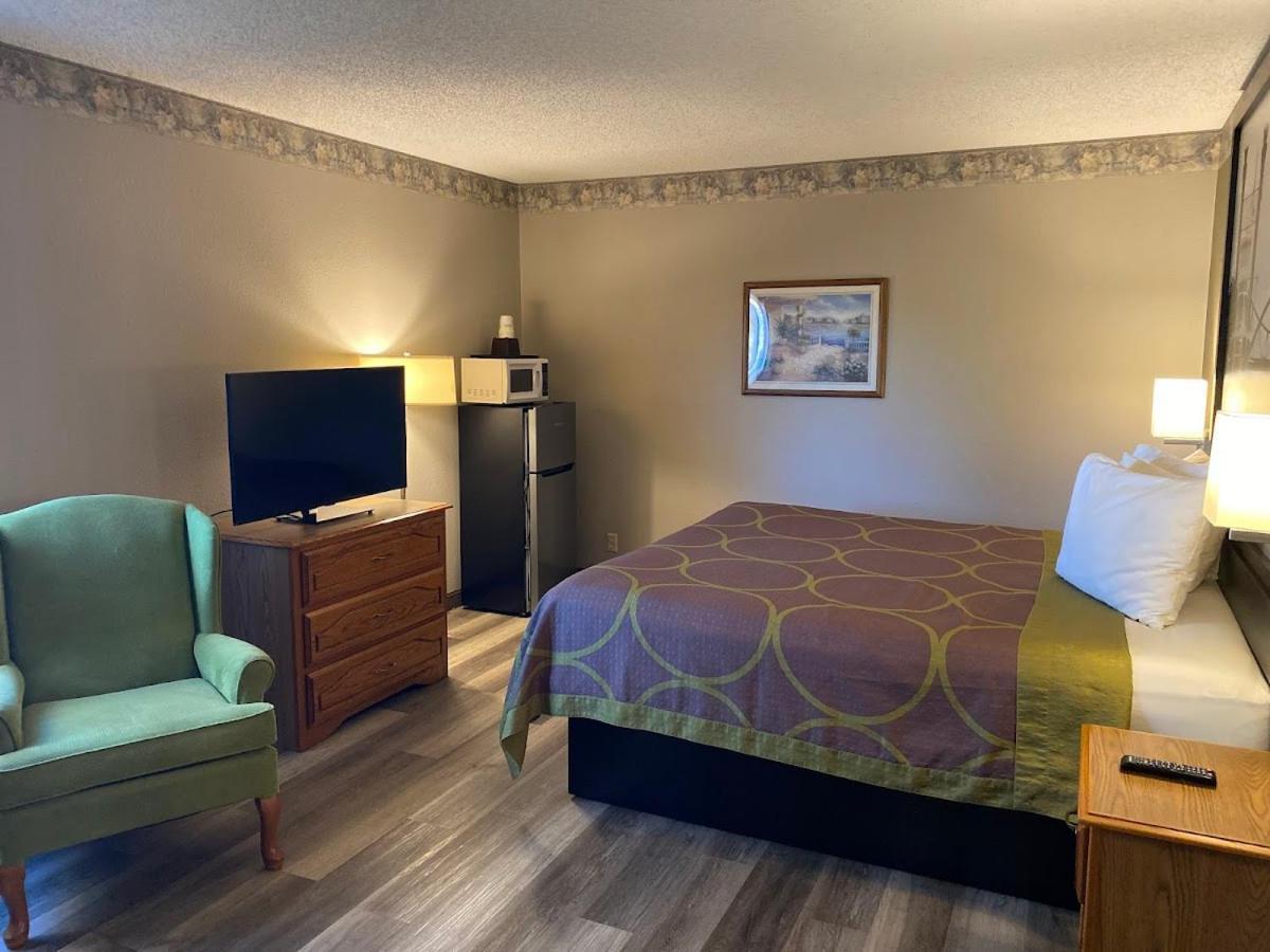 Super 8 By Wyndham Green Bay Near Stadium Luaran gambar