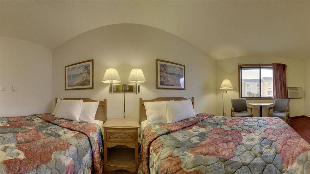 Super 8 By Wyndham Green Bay Near Stadium Luaran gambar